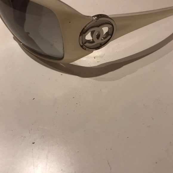 Gorgeous Chanel Sunglasses​ - Picture 2 of 13